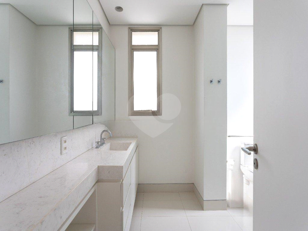 Cobertura duplex à venda no Itaim Bibi 