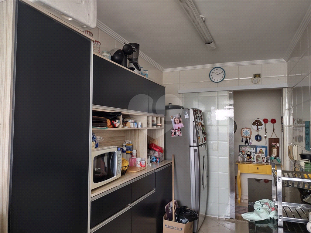 Apartamento à Venda – 3 Dormitórios, Suíte e Lazer Completo
Excelente apartamento com 3 dormitórios, sendo 1 suíte, em condomínio com ampla infraestrutura de lazer. Possui sala para dois ambientes, lavabo, cozinha funcional, lavanderia e aquecimento cen