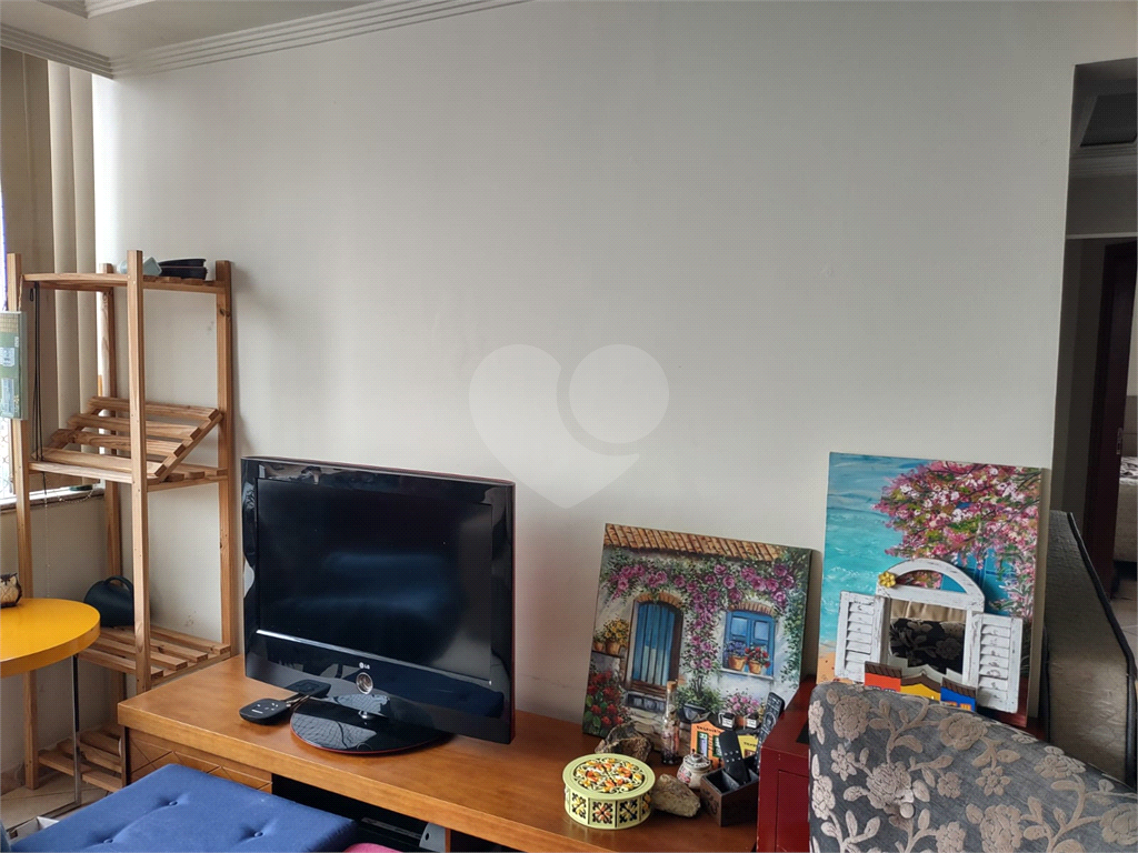 Apartamento à Venda – 3 Dormitórios, Suíte e Lazer Completo
Excelente apartamento com 3 dormitórios, sendo 1 suíte, em condomínio com ampla infraestrutura de lazer. Possui sala para dois ambientes, lavabo, cozinha funcional, lavanderia e aquecimento cen