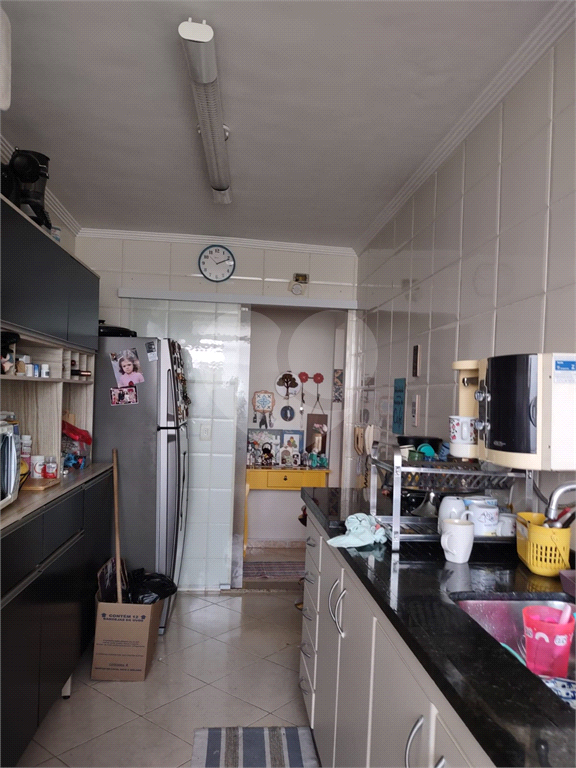 Apartamento à Venda – 3 Dormitórios, Suíte e Lazer Completo
Excelente apartamento com 3 dormitórios, sendo 1 suíte, em condomínio com ampla infraestrutura de lazer. Possui sala para dois ambientes, lavabo, cozinha funcional, lavanderia e aquecimento cen