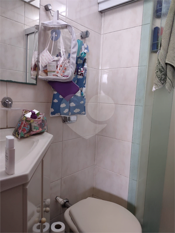 Apartamento à Venda – 3 Dormitórios, Suíte e Lazer Completo
Excelente apartamento com 3 dormitórios, sendo 1 suíte, em condomínio com ampla infraestrutura de lazer. Possui sala para dois ambientes, lavabo, cozinha funcional, lavanderia e aquecimento cen