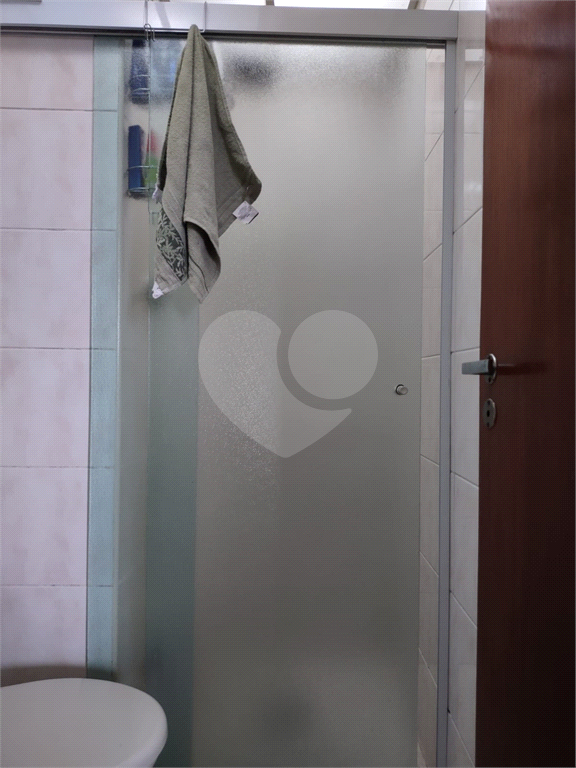 Apartamento à Venda – 3 Dormitórios, Suíte e Lazer Completo
Excelente apartamento com 3 dormitórios, sendo 1 suíte, em condomínio com ampla infraestrutura de lazer. Possui sala para dois ambientes, lavabo, cozinha funcional, lavanderia e aquecimento cen