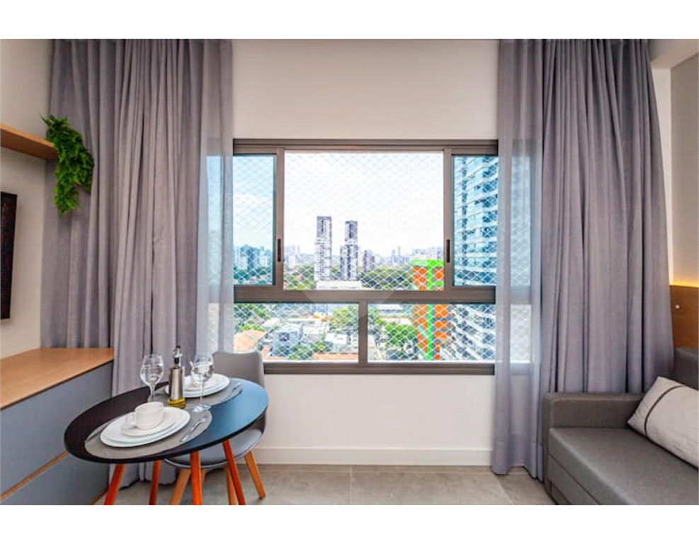 Apartamento a venda 1 dormitório e mobiliado no Bairro Campo Belo