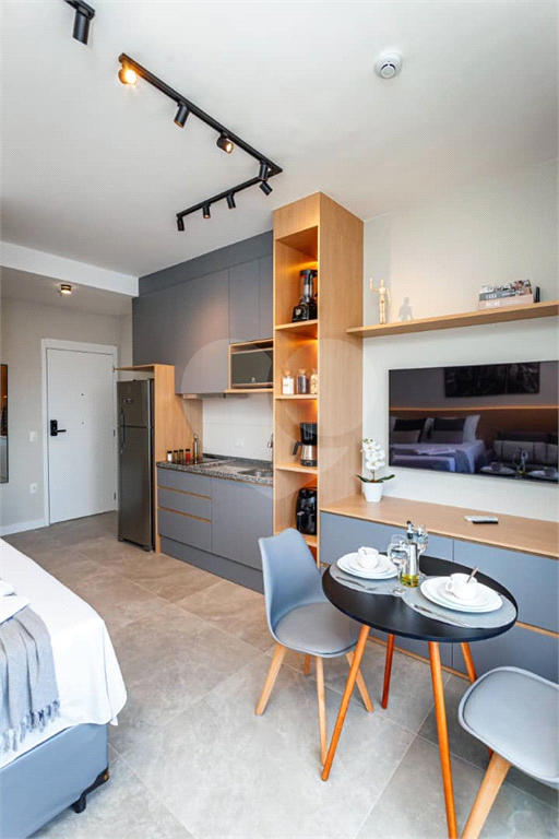 Apartamento a venda 1 dormitório e mobiliado no Bairro Campo Belo