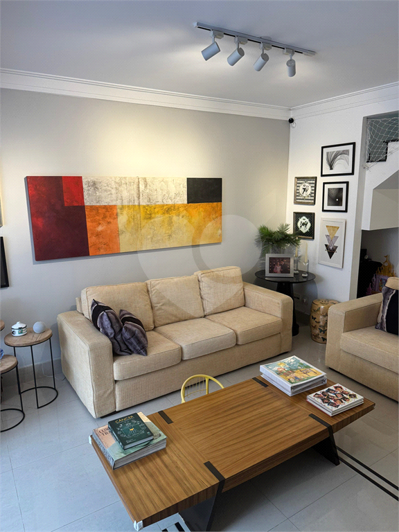 Sobrado à Venda no Quintas do Tamboré 180m² Área Útil 3 Dormitórios (1 Suíte)– Alphaville