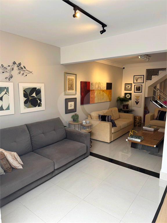 Sobrado à Venda no Quintas do Tamboré 180m² Área Útil 3 Dormitórios (1 Suíte)– Alphaville