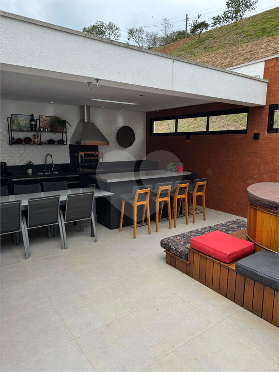 Sobrado à Venda no Quintas do Tamboré 180m² Área Útil 3 Dormitórios (1 Suíte)– Alphaville