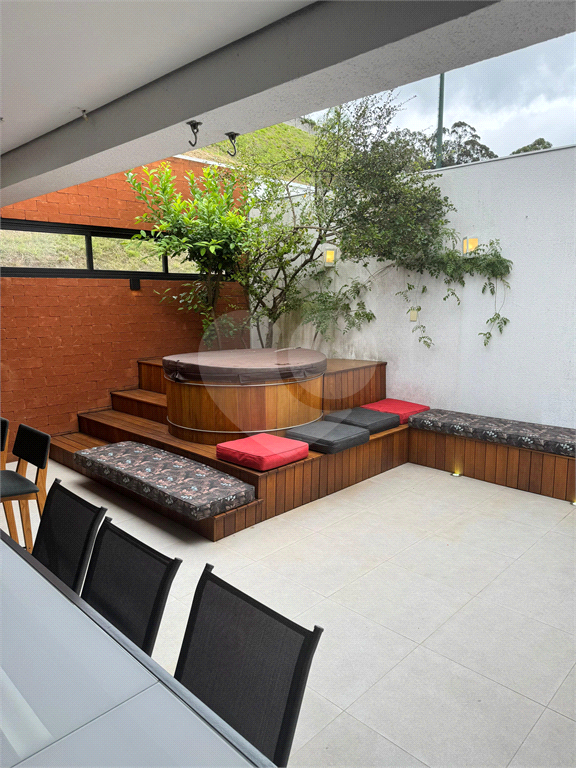 Sobrado à Venda no Quintas do Tamboré 180m² Área Útil 3 Dormitórios (1 Suíte)– Alphaville