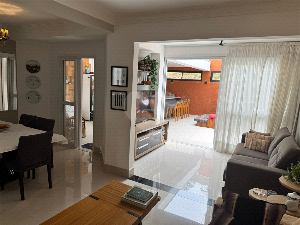 Sobrado à Venda no Quintas do Tamboré 180m² Área Útil 3 Dormitórios (1 Suíte)– Alphaville