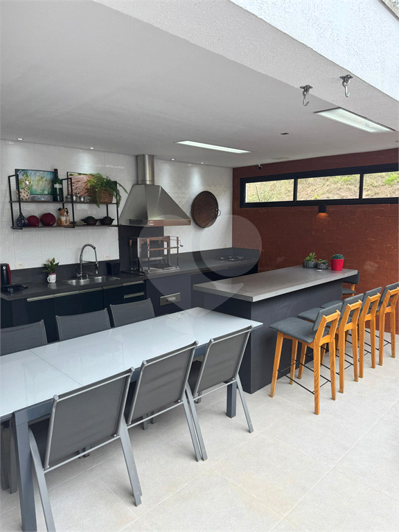 Sobrado à Venda no Quintas do Tamboré 180m² Área Útil 3 Dormitórios (1 Suíte)– Alphaville