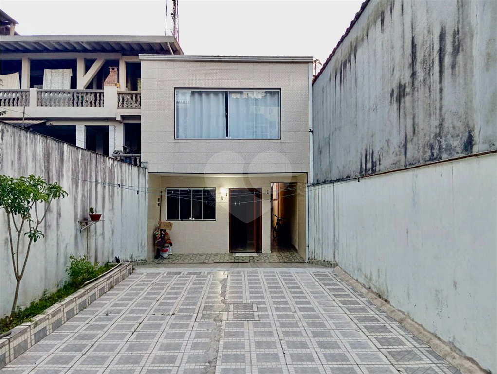 : Casa Ampla com 4 Dormitórios e 4 Vagas – Excelente Localização em Ribeirão Pires
