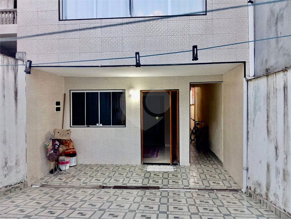 : Casa Ampla com 4 Dormitórios e 4 Vagas – Excelente Localização em Ribeirão Pires
