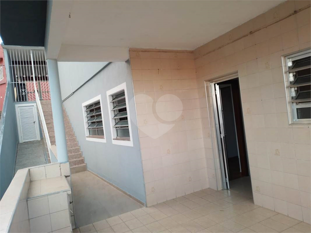 Tremembé 3 casas no mesmo terreno ja com rendimento total de 5 quartos 3 cozinhas 3 banheiros e  tem 2 vagas  