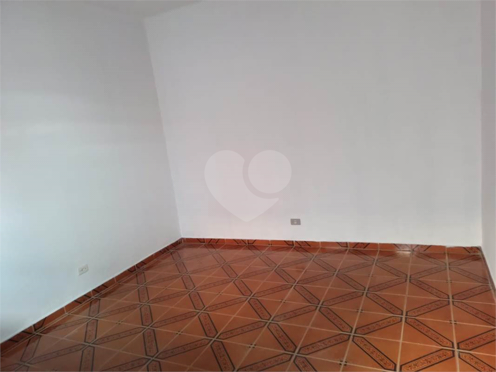 Tremembé 3 casas no mesmo terreno ja com rendimento total de 5 quartos 3 cozinhas 3 banheiros e  tem 2 vagas  