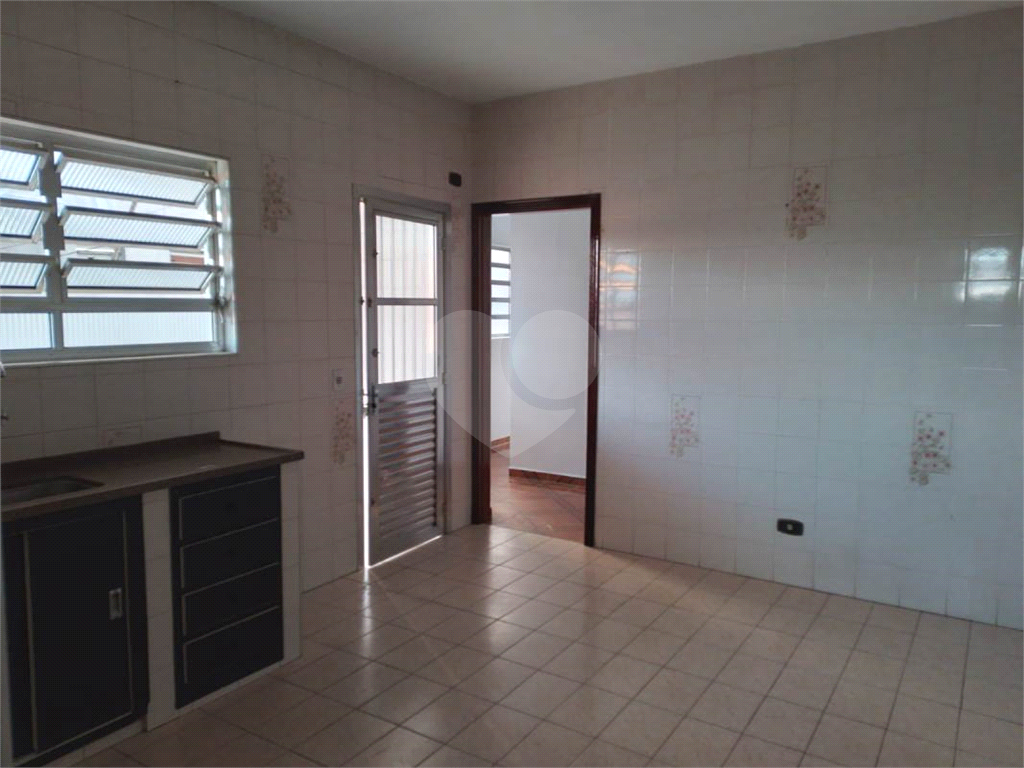 Tremembé 3 casas no mesmo terreno ja com rendimento total de 5 quartos 3 cozinhas 3 banheiros e  tem 2 vagas  