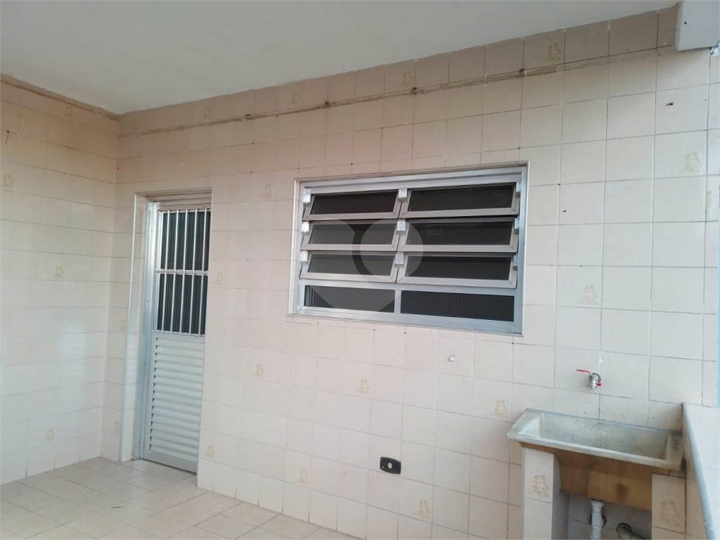 Tremembé 3 casas no mesmo terreno ja com rendimento total de 5 quartos 3 cozinhas 3 banheiros e  tem 2 vagas  