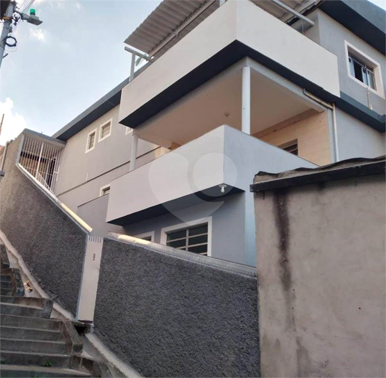 Tremembé 3 casas no mesmo terreno ja com rendimento total de 5 quartos 3 cozinhas 3 banheiros e  tem 2 vagas  