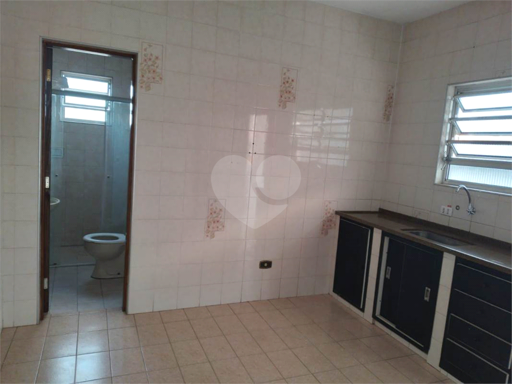 Tremembé 3 casas no mesmo terreno ja com rendimento total de 5 quartos 3 cozinhas 3 banheiros e  tem 2 vagas  