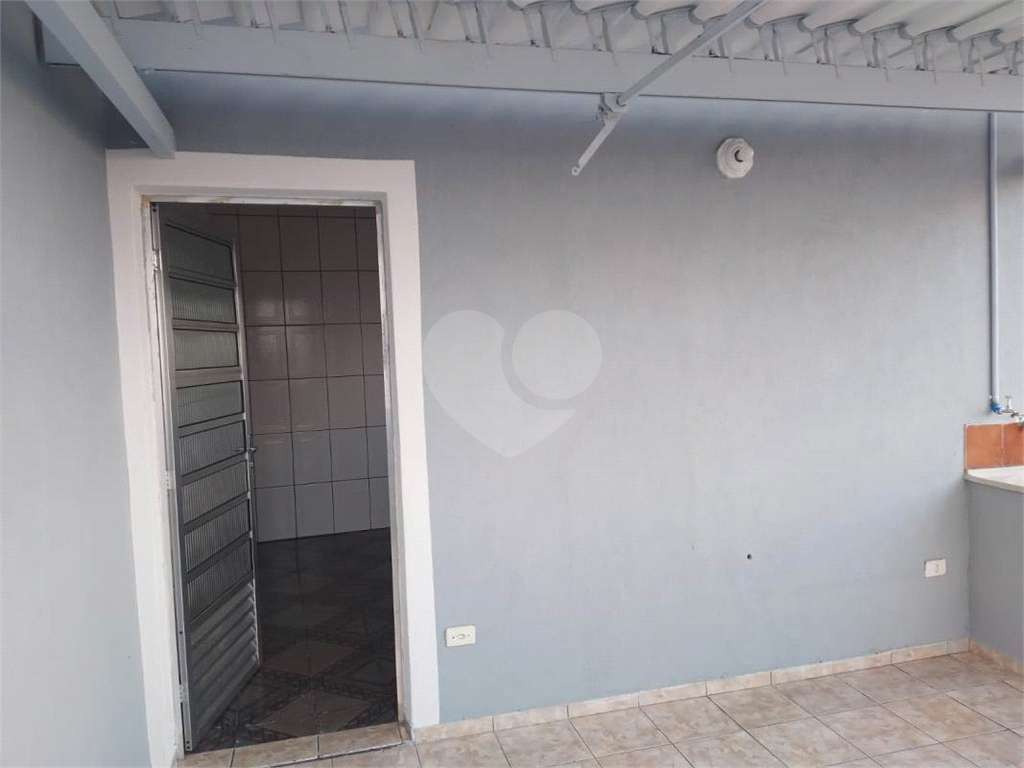 Tremembé 3 casas no mesmo terreno ja com rendimento total de 5 quartos 3 cozinhas 3 banheiros e  tem 2 vagas  