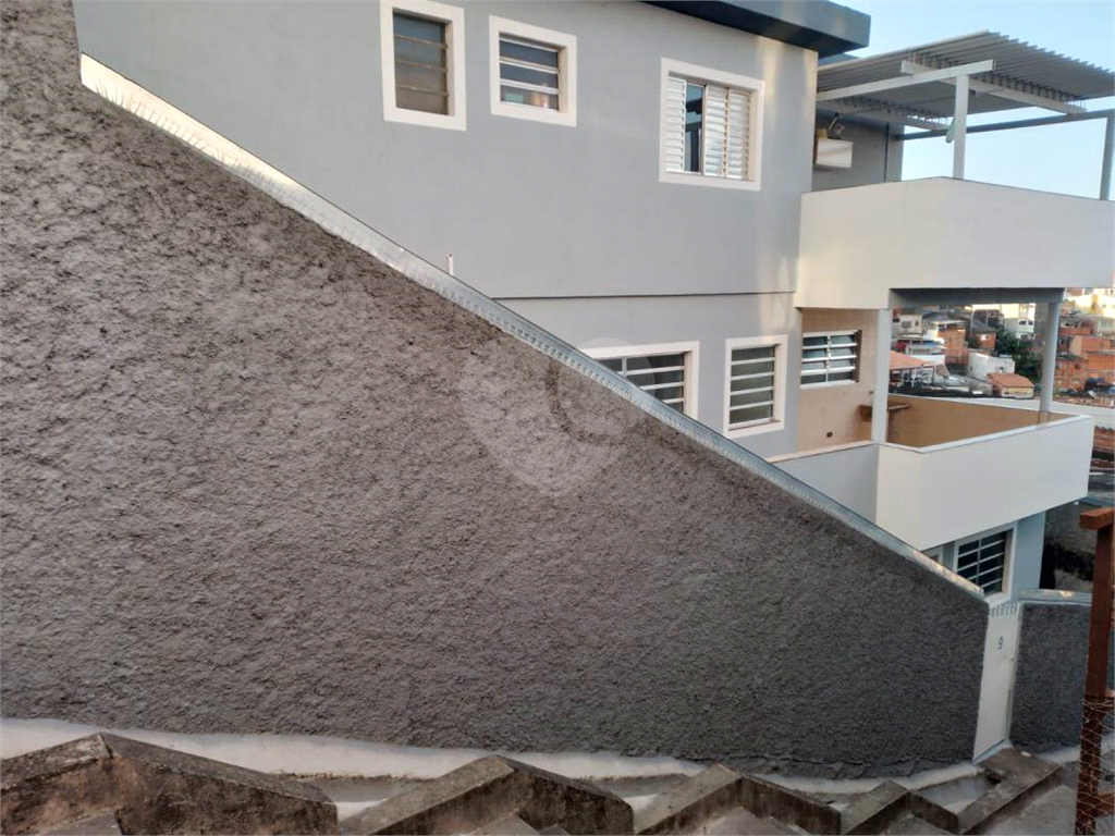 Tremembé 3 casas no mesmo terreno ja com rendimento total de 5 quartos 3 cozinhas 3 banheiros e  tem 2 vagas  