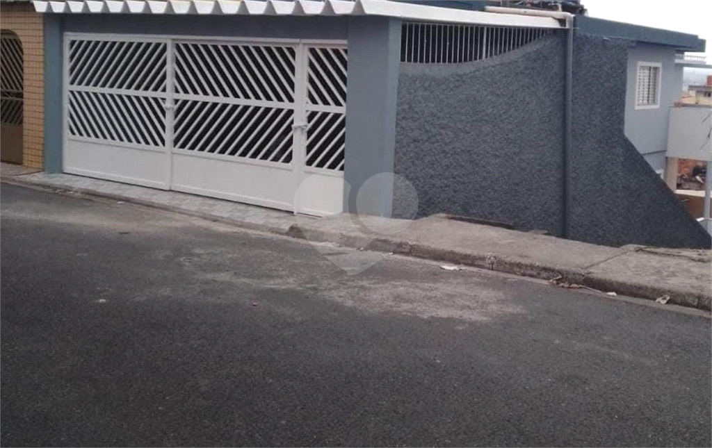 Tremembé 3 casas no mesmo terreno ja com rendimento total de 5 quartos 3 cozinhas 3 banheiros e  tem 2 vagas  