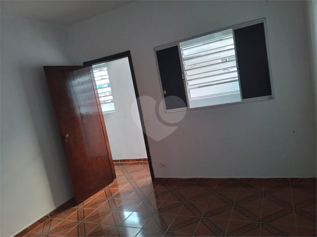 Tremembé 3 casas no mesmo terreno ja com rendimento total de 5 quartos 3 cozinhas 3 banheiros e  tem 2 vagas  
