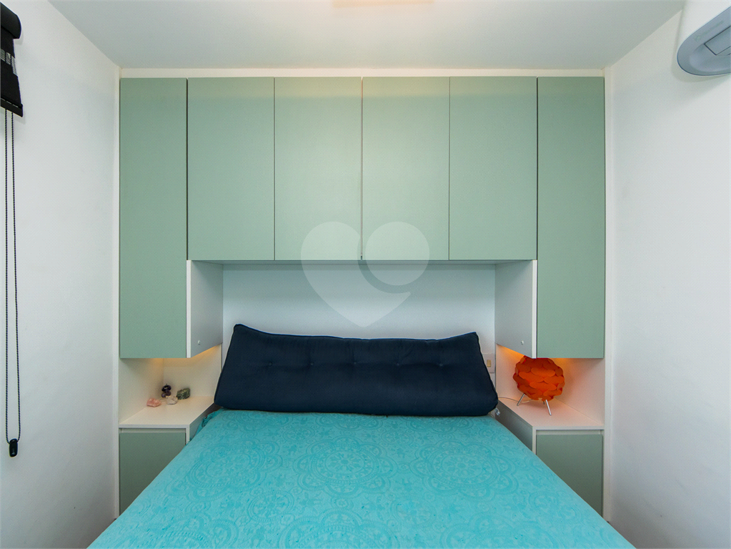 Apartamento - Saúde - 2 Dormitórios / Quarto - 2 Vagas - Venda / Compra