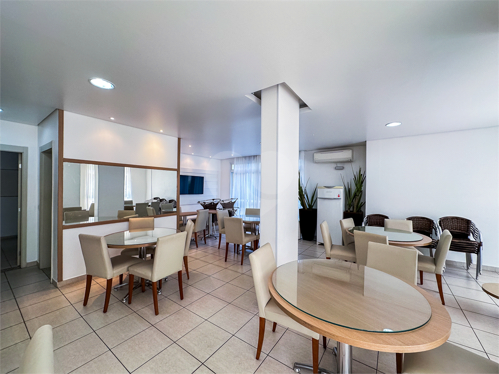 Apartamento - Saúde - 2 Dormitórios / Quarto - 2 Vagas - Venda / Compra