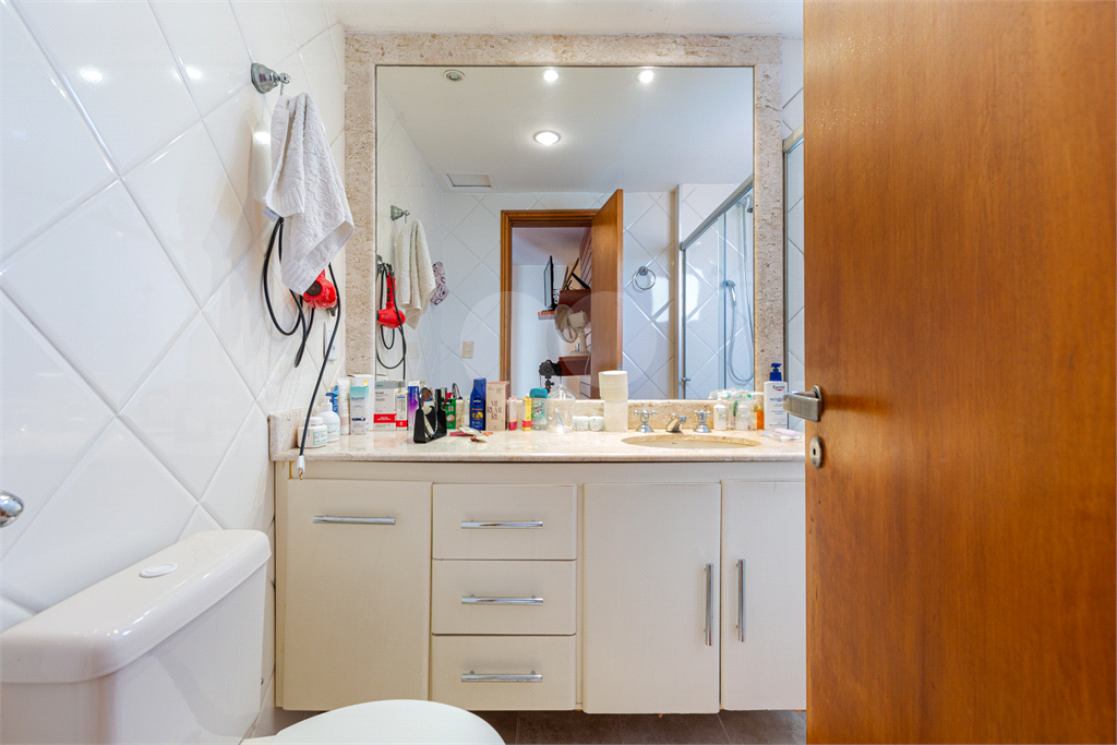 APARTAMENTO em ALTO DA LAPA