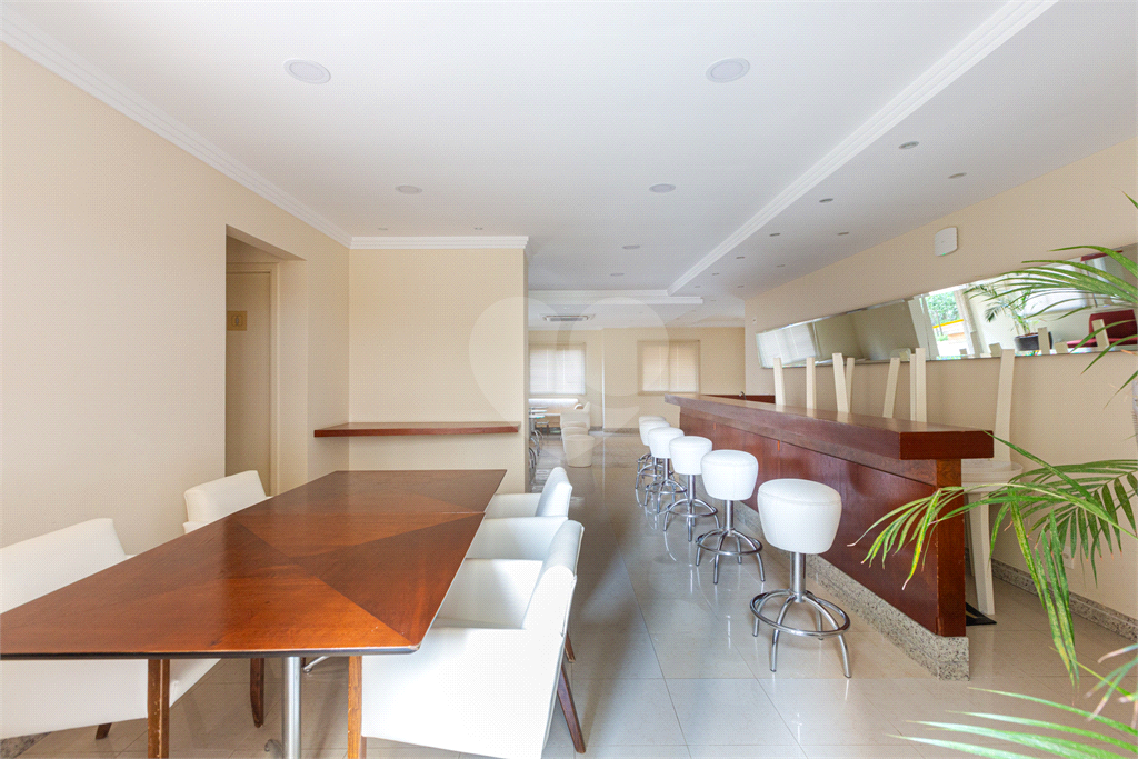 APARTAMENTO em ALTO DA LAPA