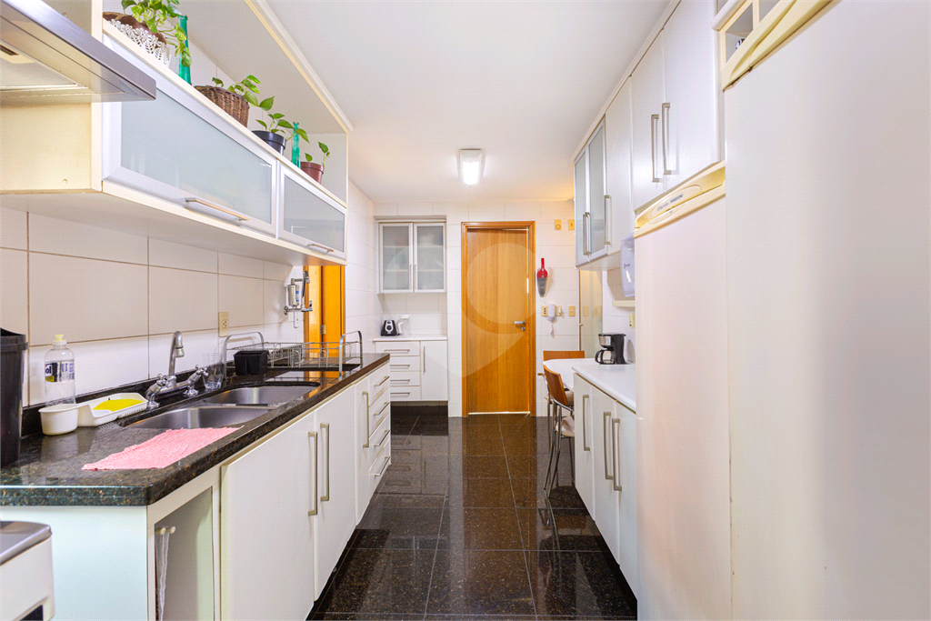 APARTAMENTO em ALTO DA LAPA