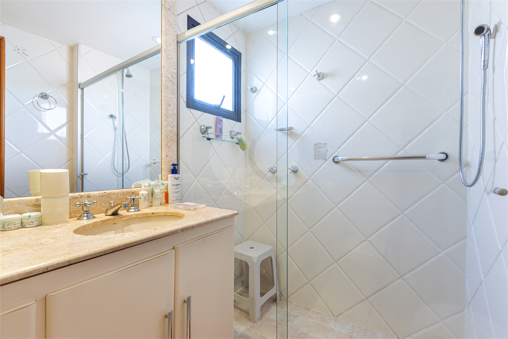 APARTAMENTO em ALTO DA LAPA