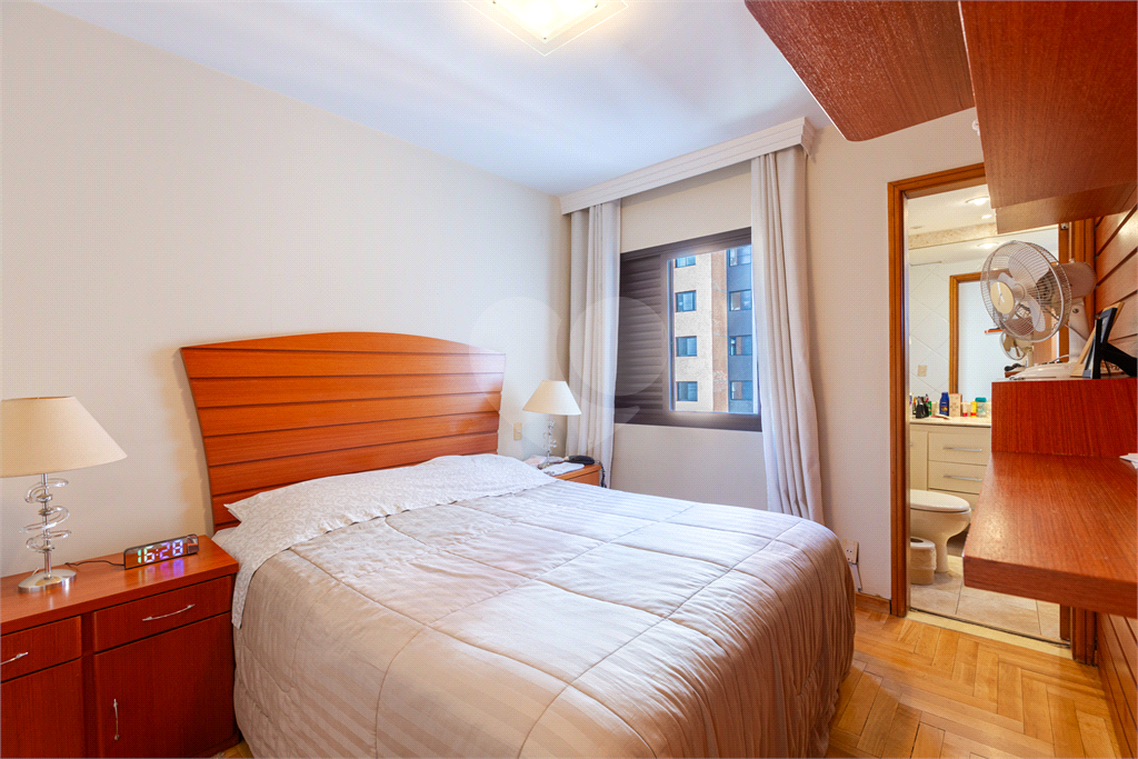 APARTAMENTO em ALTO DA LAPA