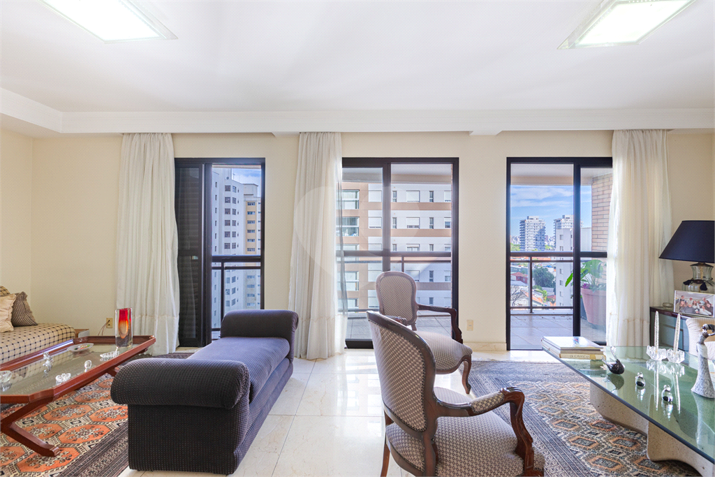 APARTAMENTO em ALTO DA LAPA