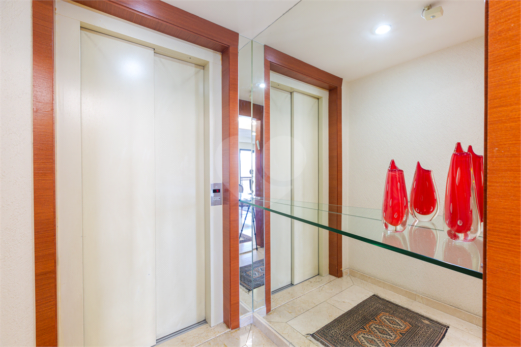 APARTAMENTO em ALTO DA LAPA