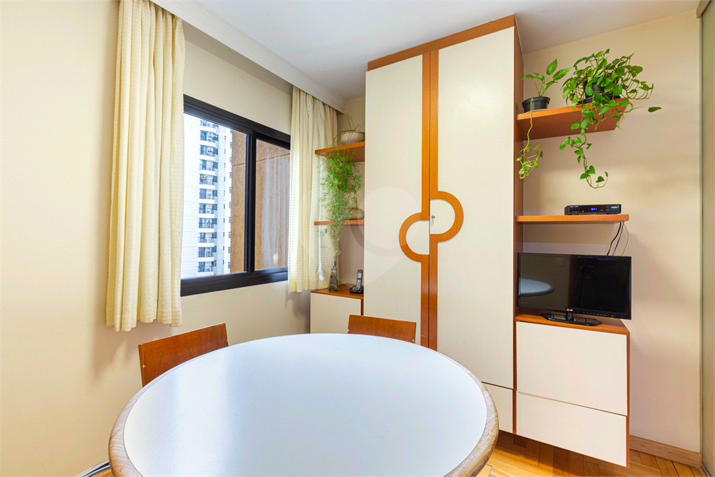 APARTAMENTO em ALTO DA LAPA