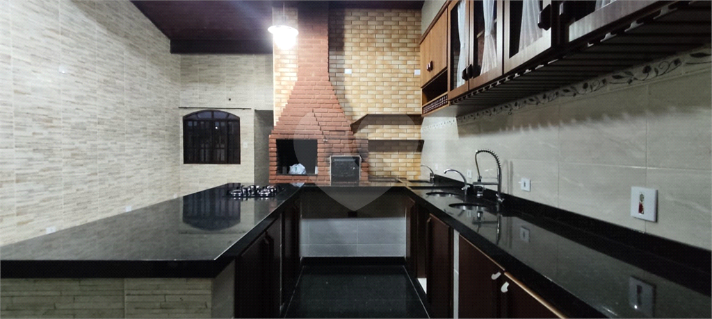 Oportunidade Única! Sobrado Espaçoso com 4 Dormitórios no Jaraguá!