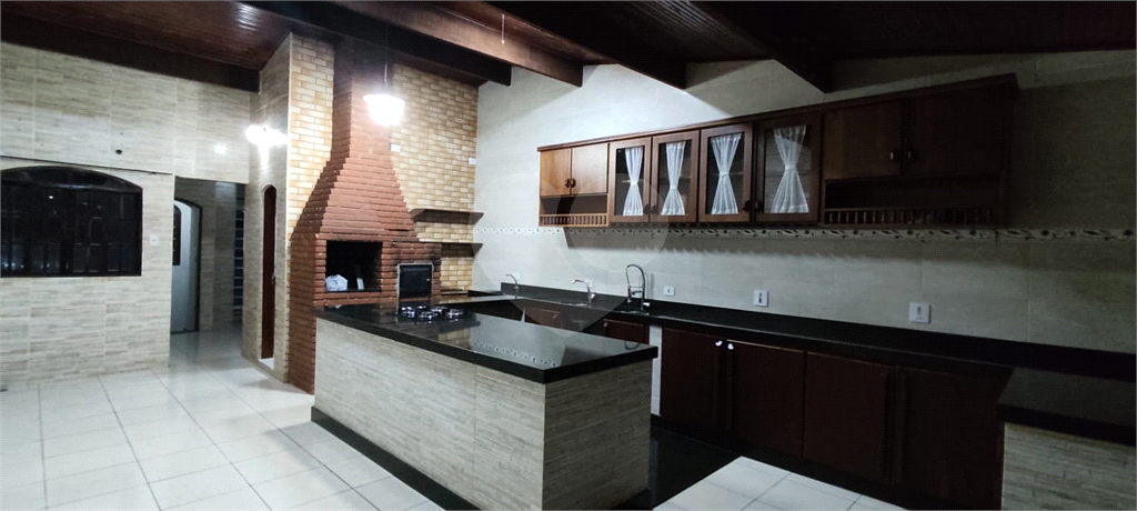 Oportunidade Única! Sobrado Espaçoso com 4 Dormitórios no Jaraguá!