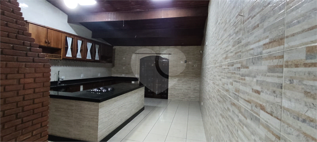 Oportunidade Única! Sobrado Espaçoso com 4 Dormitórios no Jaraguá!