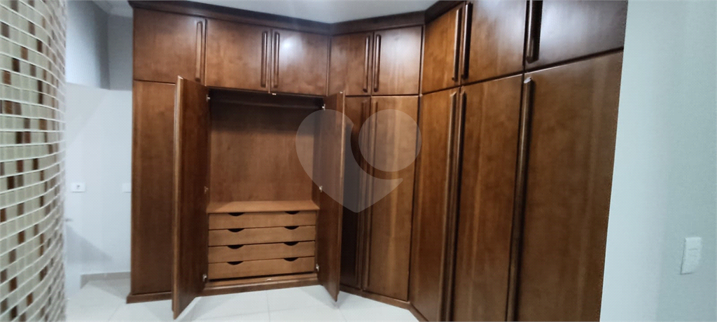 Oportunidade Única! Sobrado Espaçoso com 4 Dormitórios no Jaraguá!