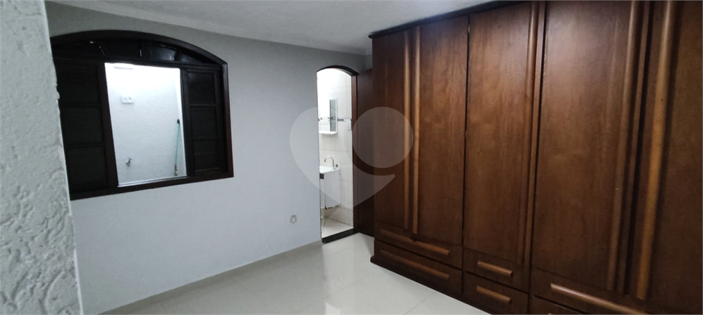 Oportunidade Única! Sobrado Espaçoso com 4 Dormitórios no Jaraguá!