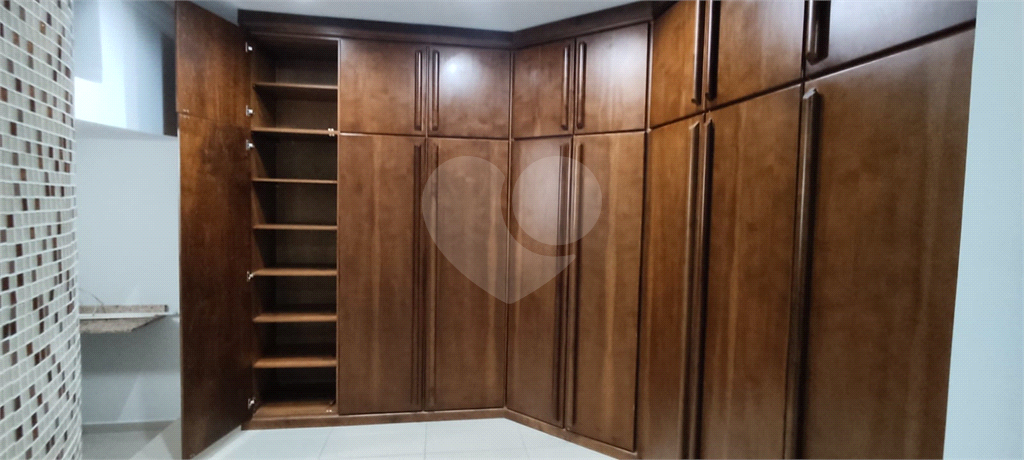 Oportunidade Única! Sobrado Espaçoso com 4 Dormitórios no Jaraguá!