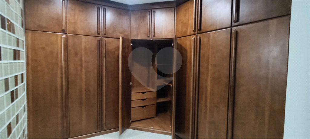 Oportunidade Única! Sobrado Espaçoso com 4 Dormitórios no Jaraguá!