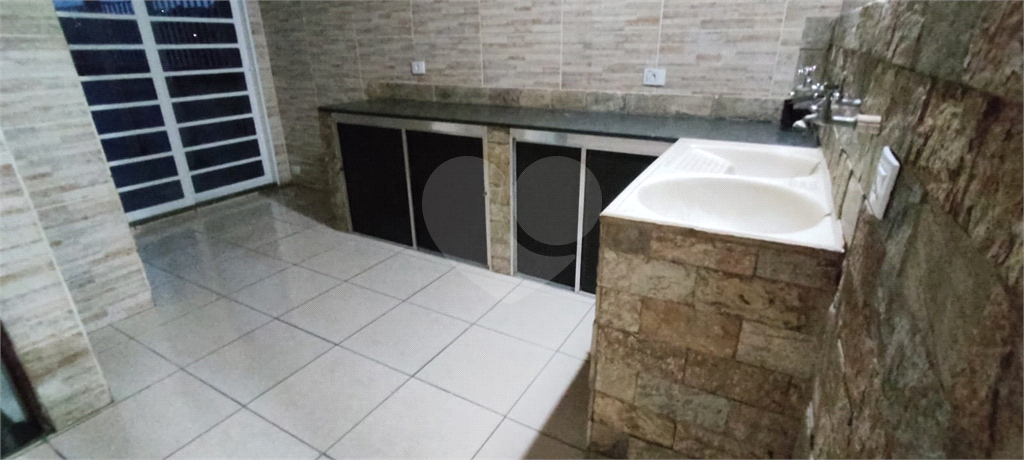 Oportunidade Única! Sobrado Espaçoso com 4 Dormitórios no Jaraguá!