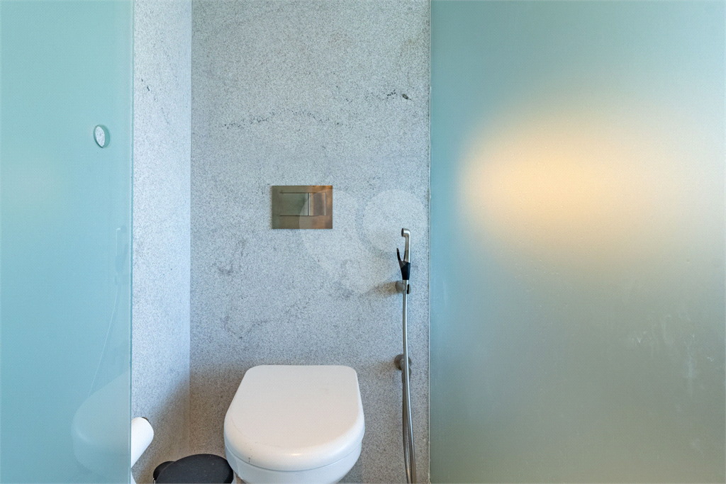 APARTAMENTO TOTALMENTE MOBILIADO E EQUIPADO ALTO PADRÃO.