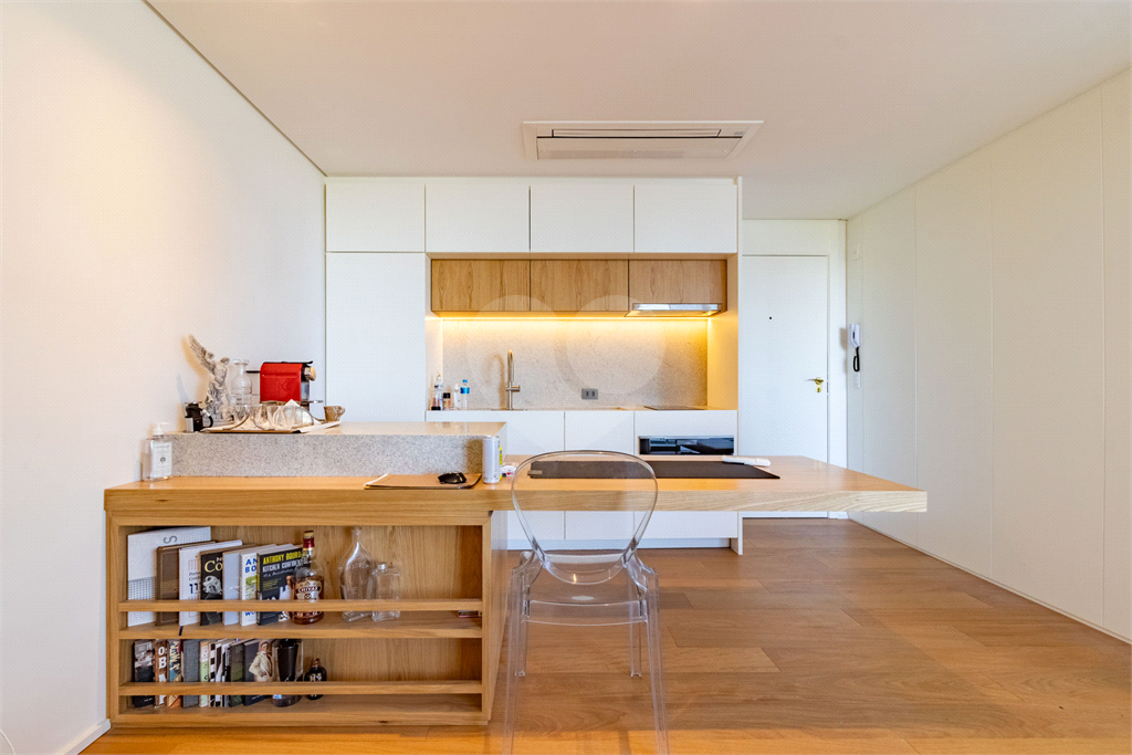 APARTAMENTO TOTALMENTE MOBILIADO E EQUIPADO ALTO PADRÃO.