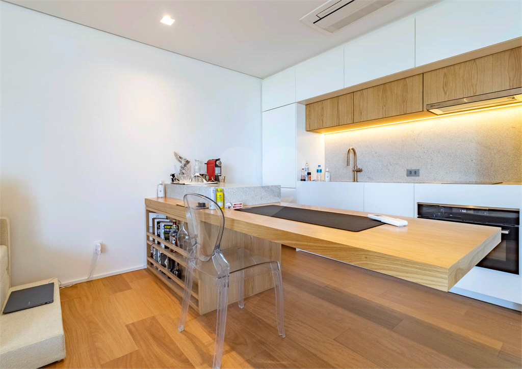 APARTAMENTO TOTALMENTE MOBILIADO E EQUIPADO ALTO PADRÃO.