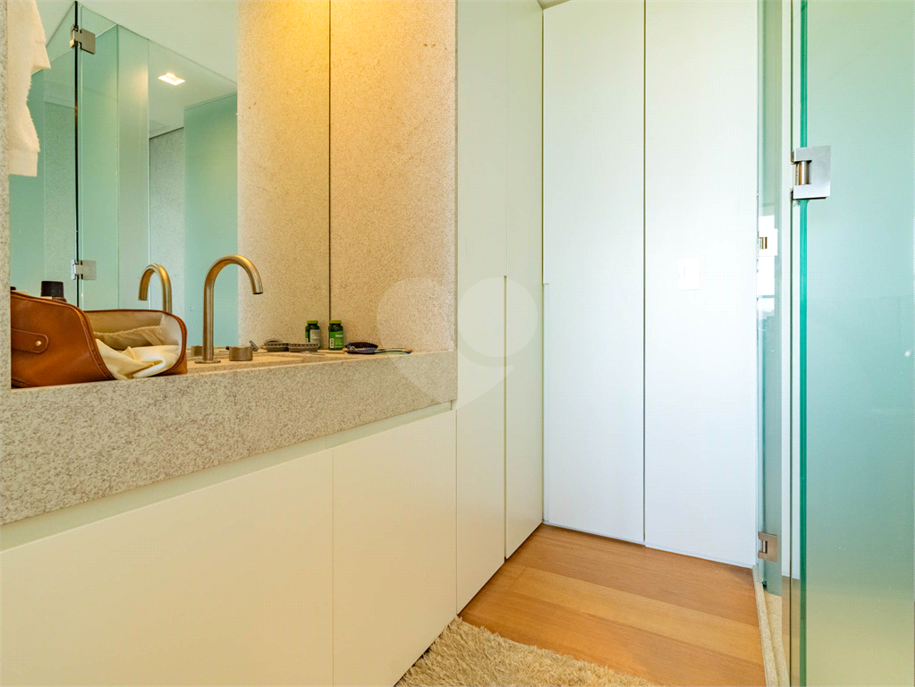 APARTAMENTO TOTALMENTE MOBILIADO E EQUIPADO ALTO PADRÃO.