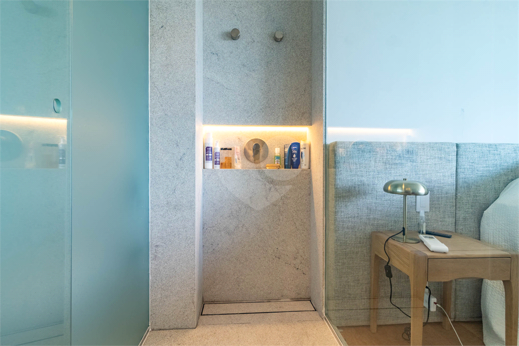 APARTAMENTO TOTALMENTE MOBILIADO E EQUIPADO ALTO PADRÃO.