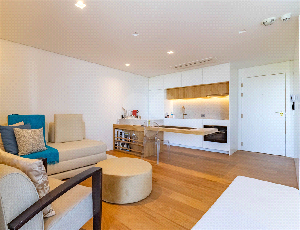 APARTAMENTO TOTALMENTE MOBILIADO E EQUIPADO ALTO PADRÃO.